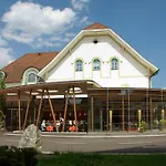 Hotel-restaurant-cafe Krainer מלון