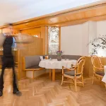 Hotel-restaurant-cafe Krainer מלון