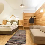 מלון Hotel-restaurant-cafe Krainer 4*