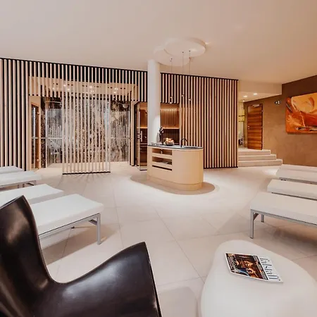 Hotel-restaurant-cafe Krainer מלון 4*