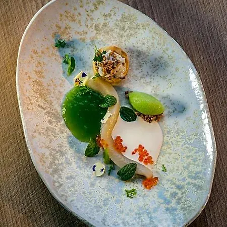 Hotel-restaurant-cafe Krainer מלון 4*