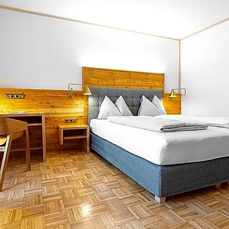 Hotel-restaurant-cafe Krainer מלון