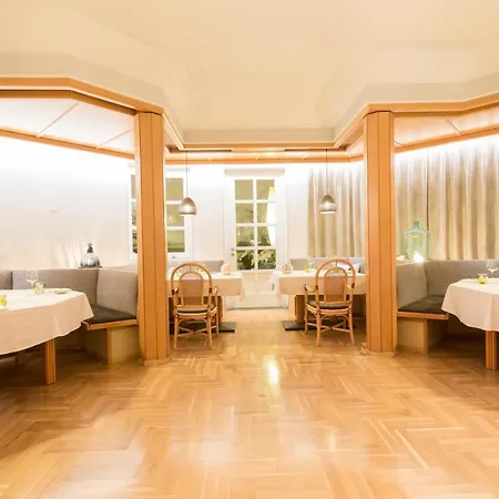 Hotel-restaurant-cafe Krainer מלון 4*