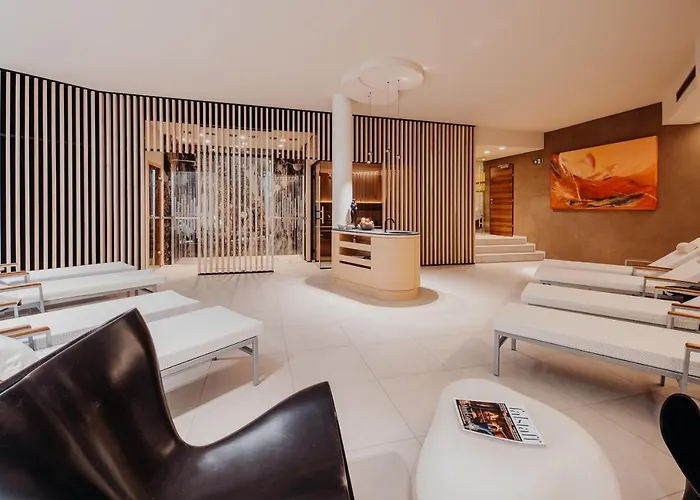 Hotel-restaurant-cafe Krainer מלון 4*