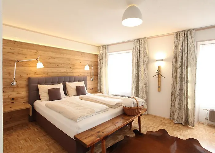 Hotel-restaurant-cafe Krainer فندق 4*