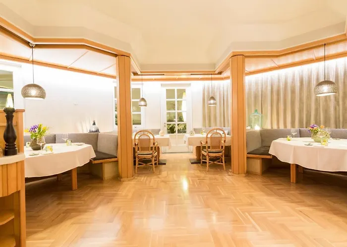 Hotel-restaurant-cafe Krainer فندق 4*