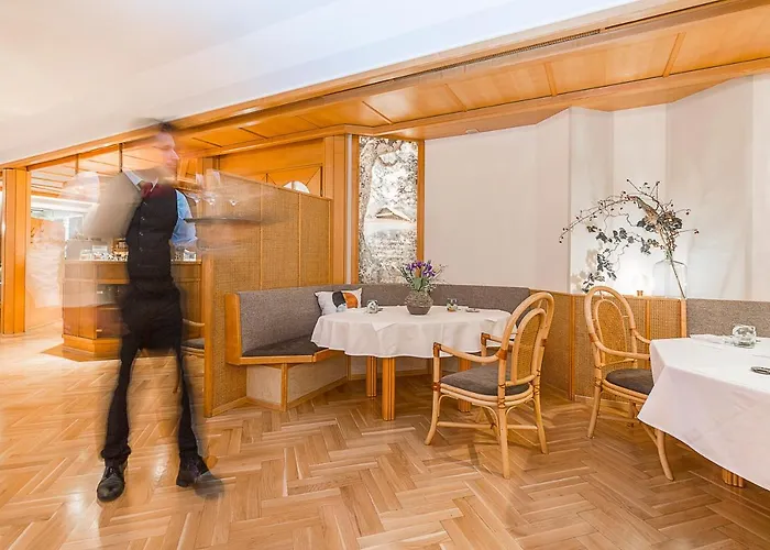 Hotel-restaurant-cafe Krainer فندق